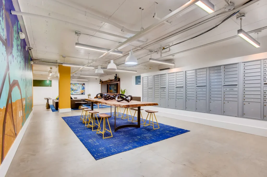 Mail room with table and chiars